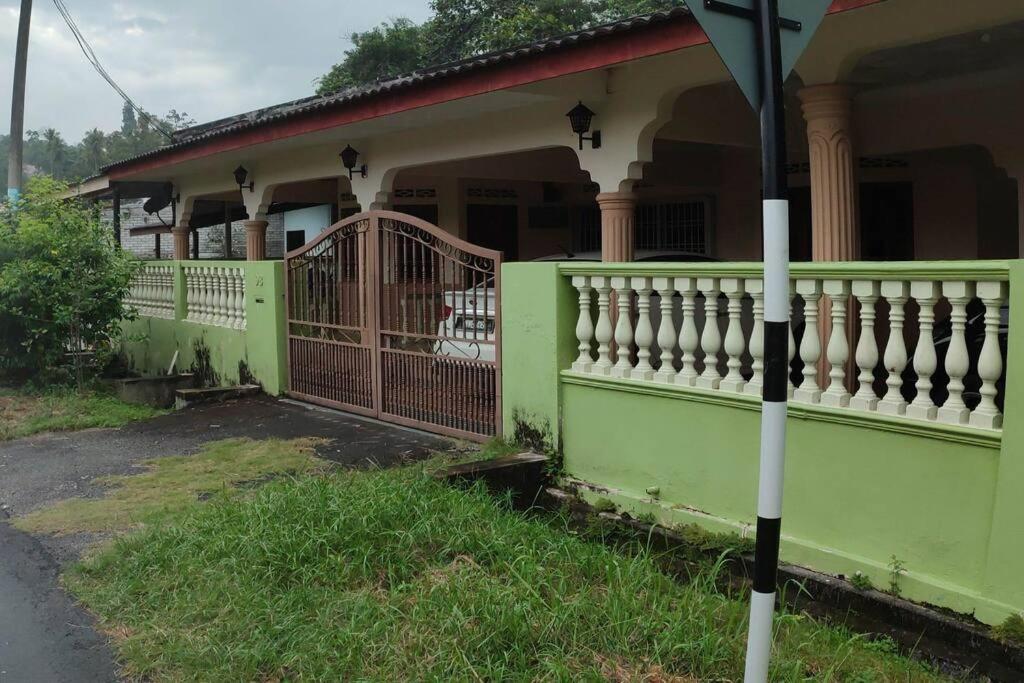 Mai Kkb Homestay In Kuala Kubu Bharu Taman Juta Exteriér fotografie